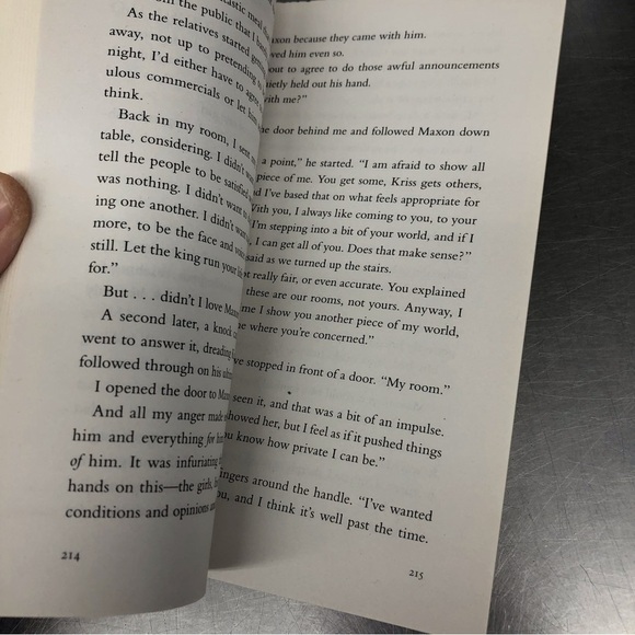 The Selection Series: The One by: Kiera Cass, paperback book - Picture 3 of 6